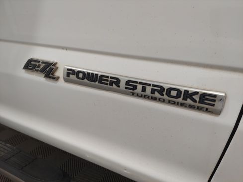 Used 2019 Ford F250 XLT w/ Camper Package AWD/4WD image 5