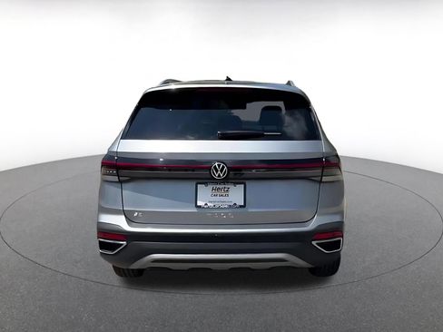 Used 2025 Volkswagen Taos SE FWD image 12