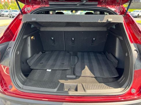 Used 2024 Chevrolet Trax RS w/ Sunroof Package FWD image 6