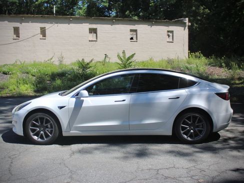 Used 2020 Tesla Model 3 Standard Range RWD image 4
