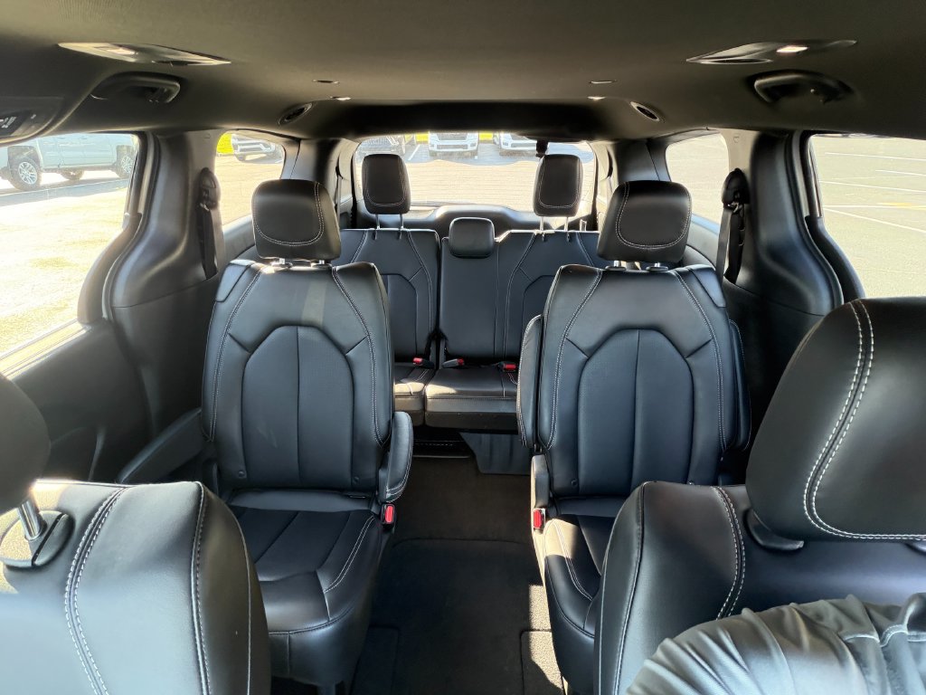 Used 2026 Chrysler Pacifica Select FWD image 20