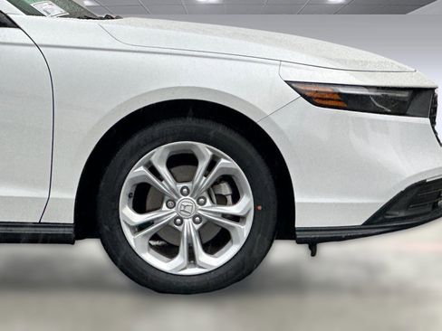 Certified 2023 Honda Accord LX image 32