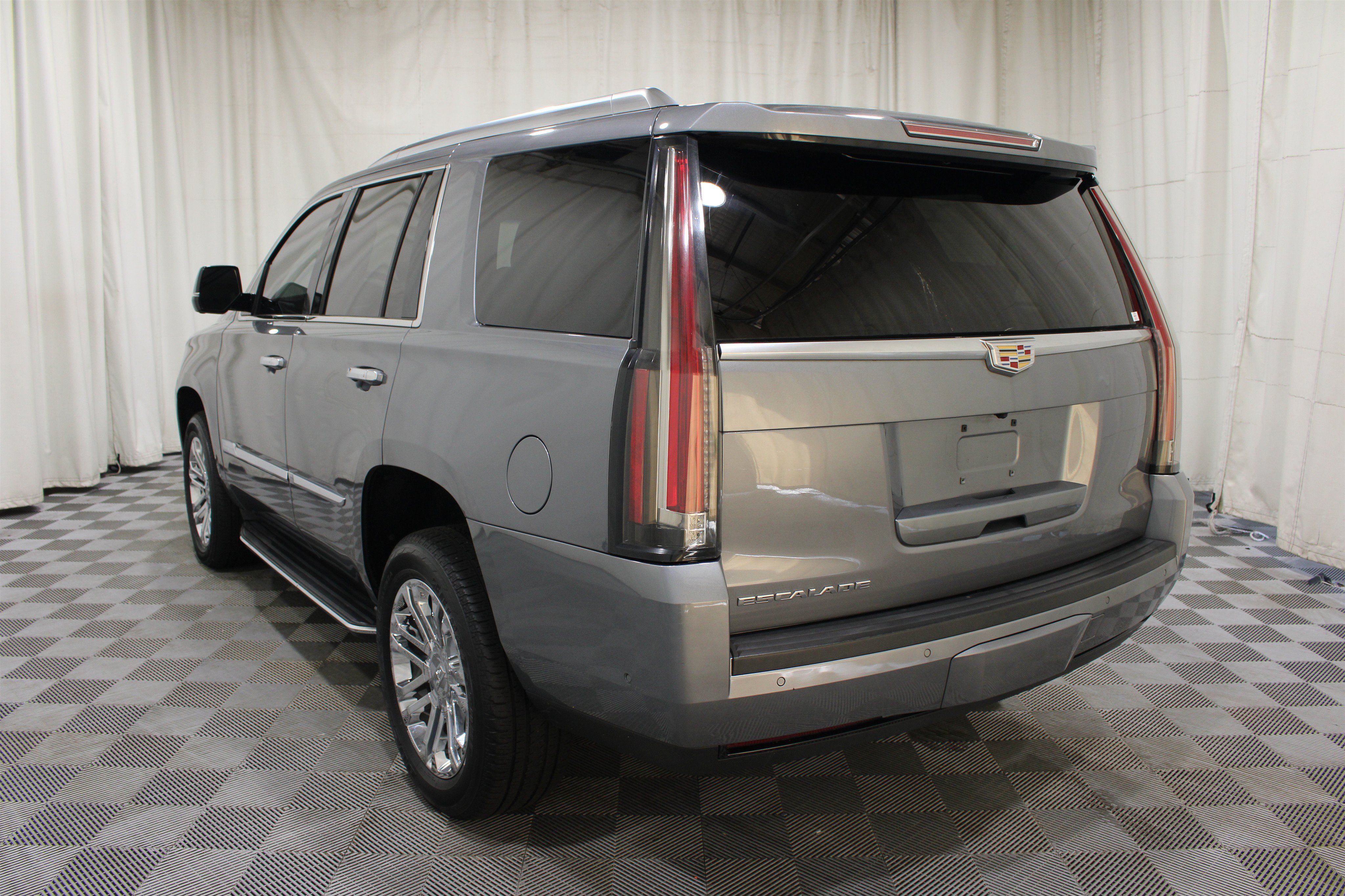 Used 2019 Cadillac Escalade Platinum Sport AWD/4WD image 33