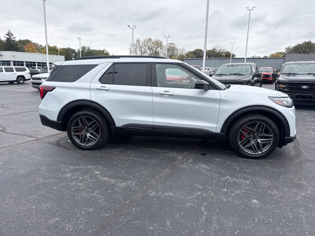 Used 2026 Ford Explorer ST-Line w/ ST-Line Street Pack AWD/4WD image 6