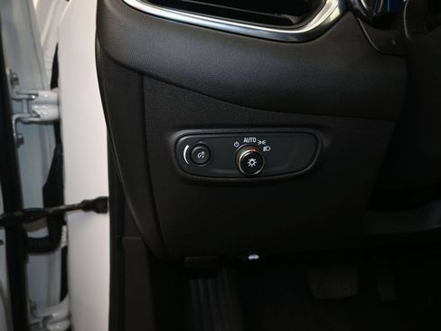 Used 2022 Chevrolet Equinox LT FWD image 12
