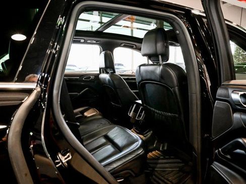 Used 2016 Porsche Cayenne image 22