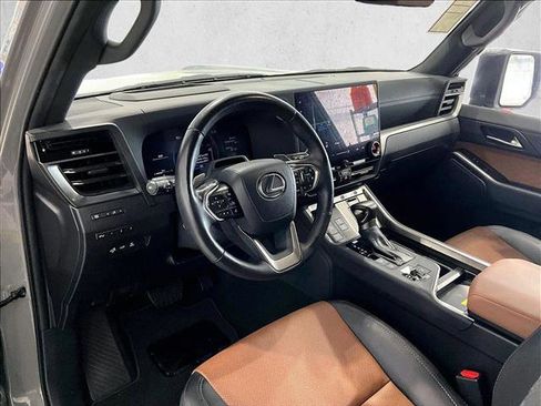 Used 2025 Lexus GX 550 w/ Cold Area Package AWD/4WD image 14