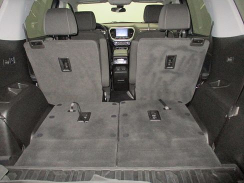 Certified 2023 GMC Acadia SLE w/ Driver Convenience Package image 20