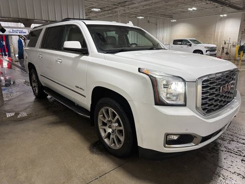 Used 2020 GMC Yukon XL Denali image 3