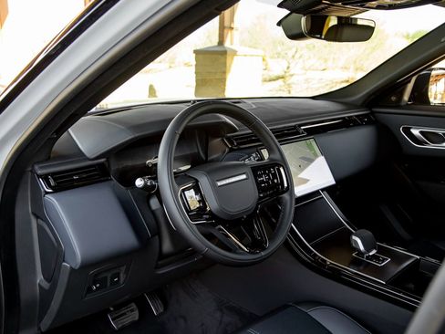 New 2026 Land Rover Range Rover Velar Dynamic SE image 16