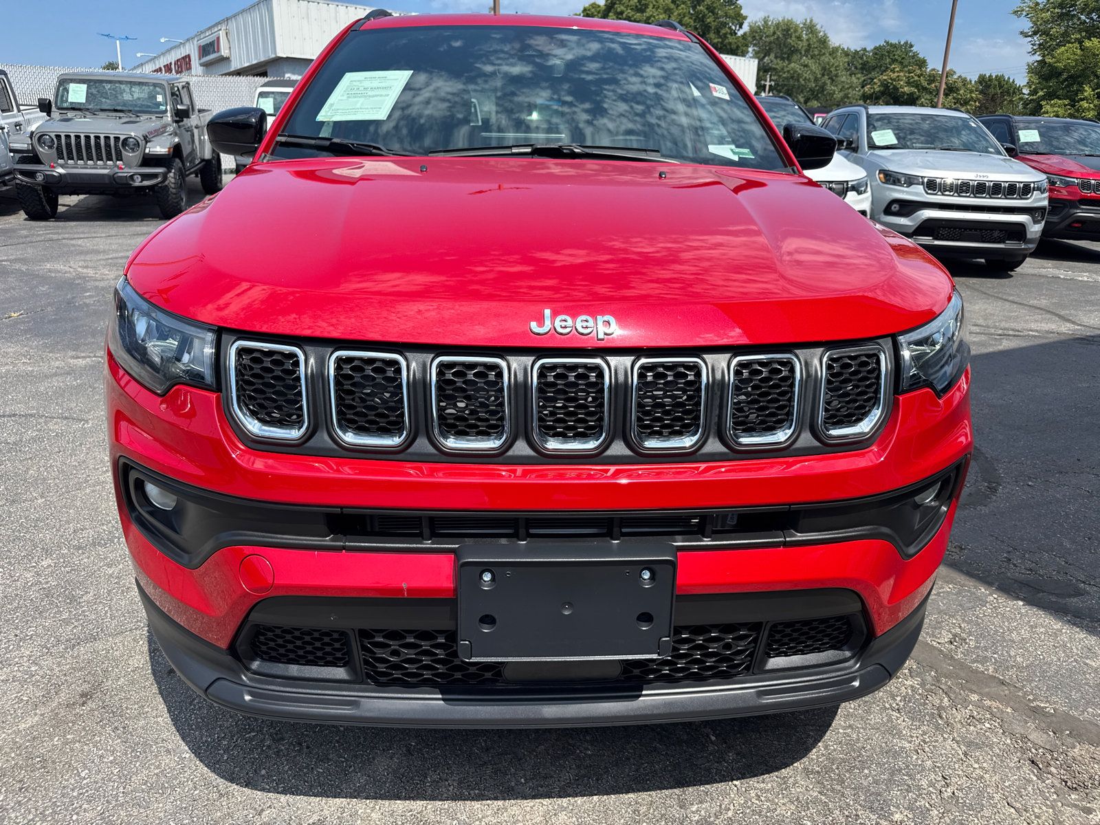 Used 2024 Jeep Compass Latitude AWD/4WD image 2