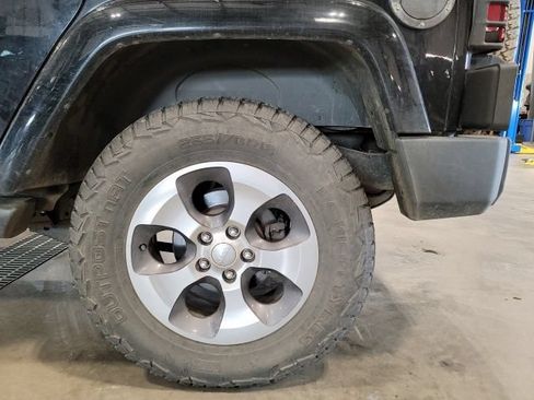 Used 2018 Jeep Wrangler Unlimited Sahara AWD/4WD image 11