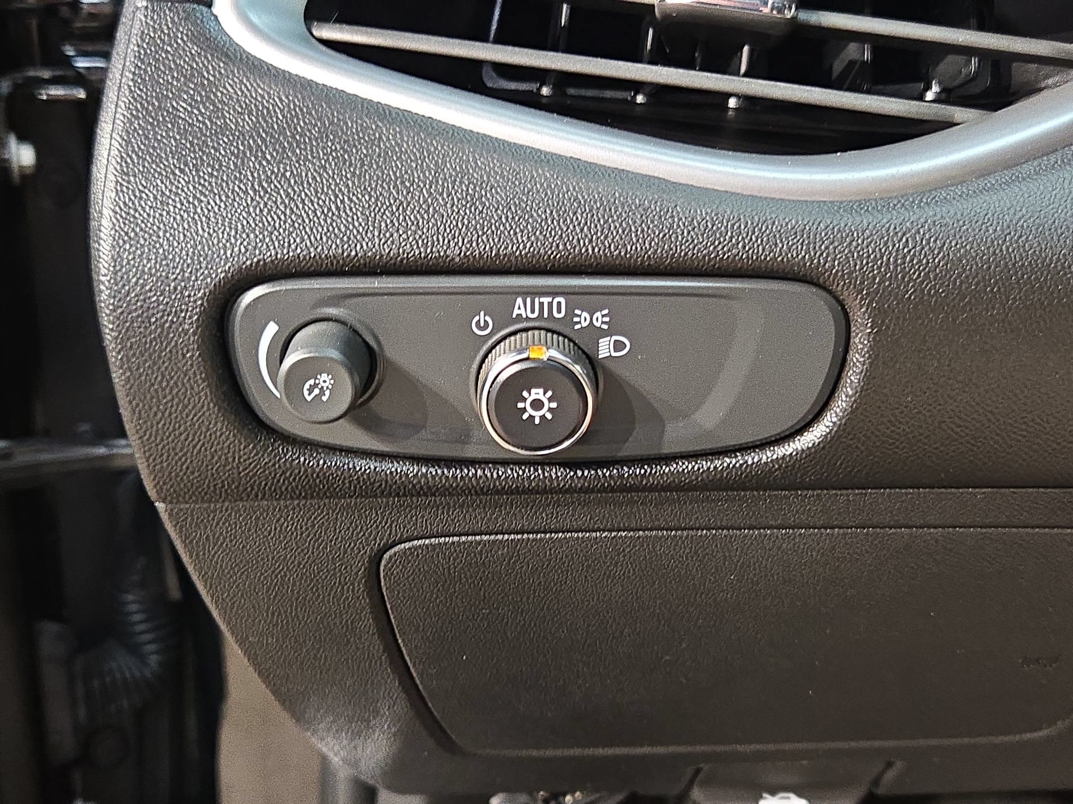 Used 2024 Chevrolet Malibu LT FWD image 35