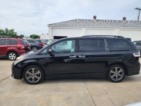 Used 2018 Toyota Sienna SE FWD image 20