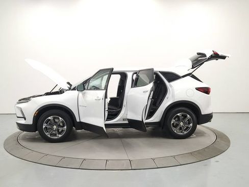 Used 2025 Chevrolet Blazer LT AWD/4WD image 12