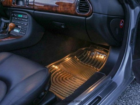 Used 2001 Jaguar XK8 Convertible image 46