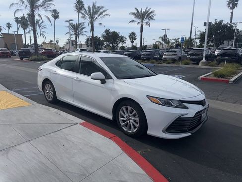 Used 2021 Toyota Camry LE image 30