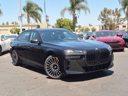 New 2026 BMW 740i w/ Premium Package RWD image 2