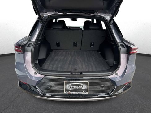 Used 2025 Chevrolet Equinox EV LT w/ Convenience Package image 11
