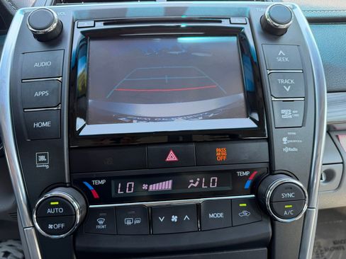 Used 2015 Toyota Camry XLE w/ Moonroof Package FWD image 22