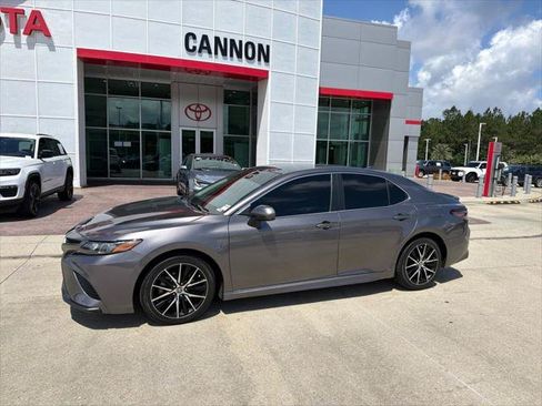 Certified 2021 Toyota Camry SE FWD image 1
