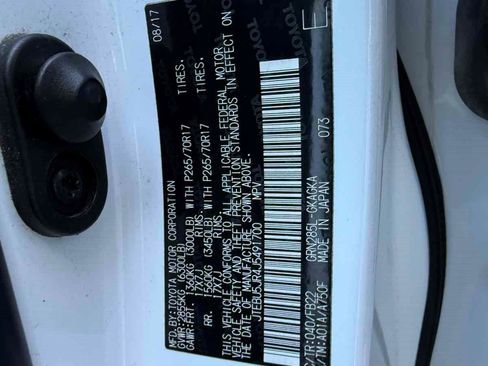 Used 2018 Toyota 4Runner SR5 AWD/4WD image 30