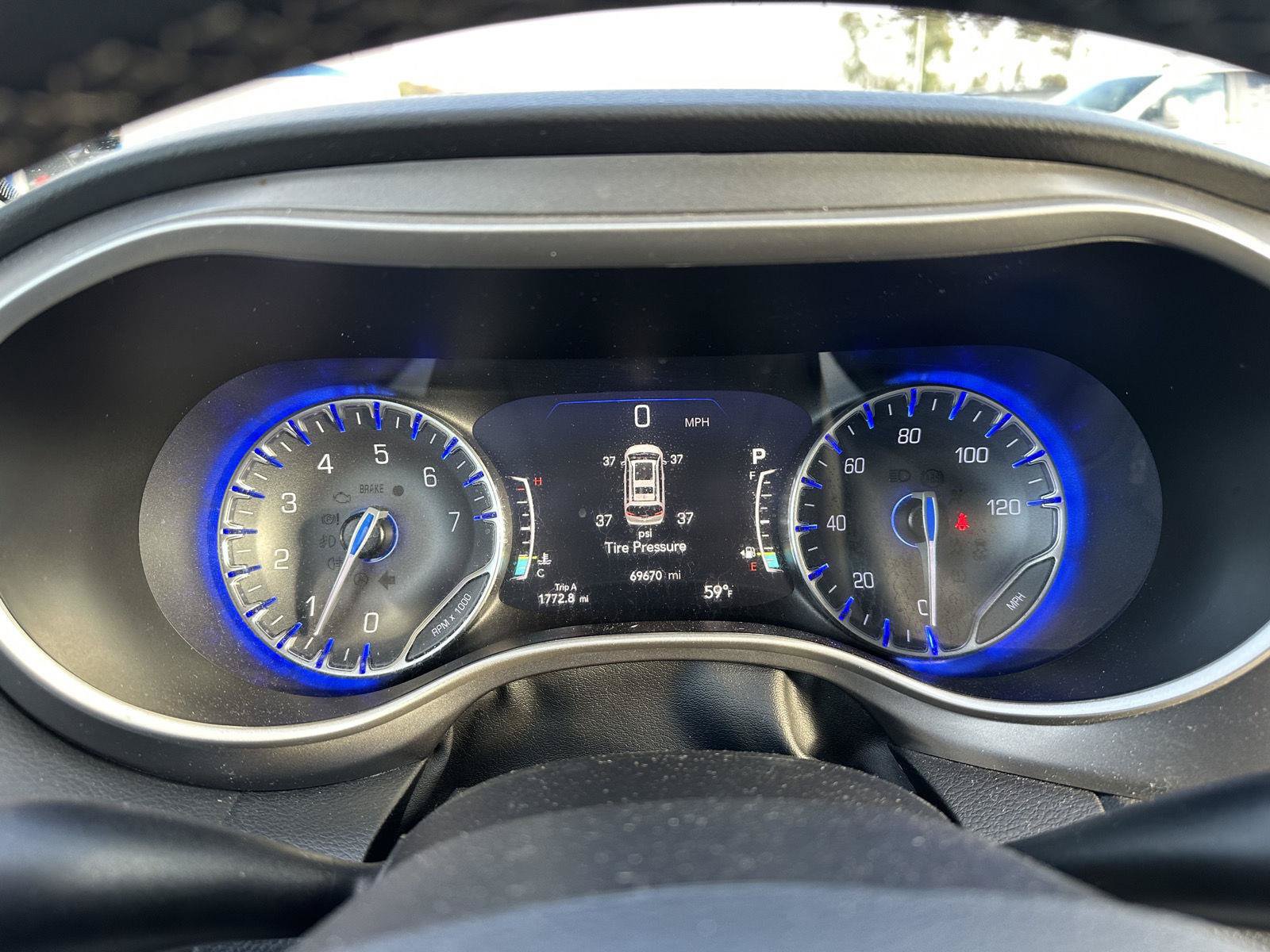 Used 2023 Chrysler Pacifica Touring-L FWD image 21