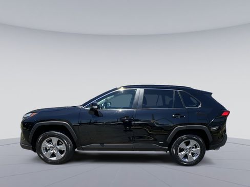 Used 2025 Toyota RAV4 XLE AWD/4WD image 6
