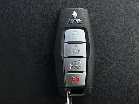 Used 2023 Mitsubishi Outlander SE FWD image 22