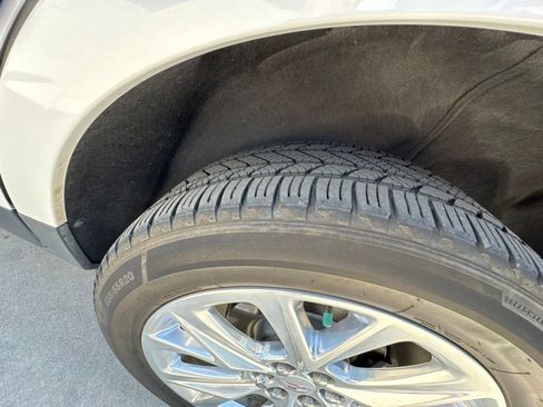 Used 2019 Cadillac XT5 Premium Luxury w/ Driver Assist Package AWD/4WD image 5