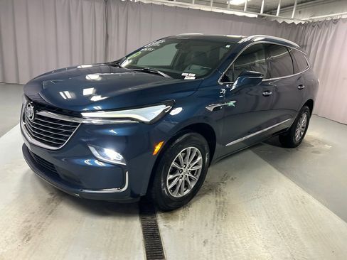 Used 2023 Buick Enclave Essence w/ Sound and Sites Package image 3