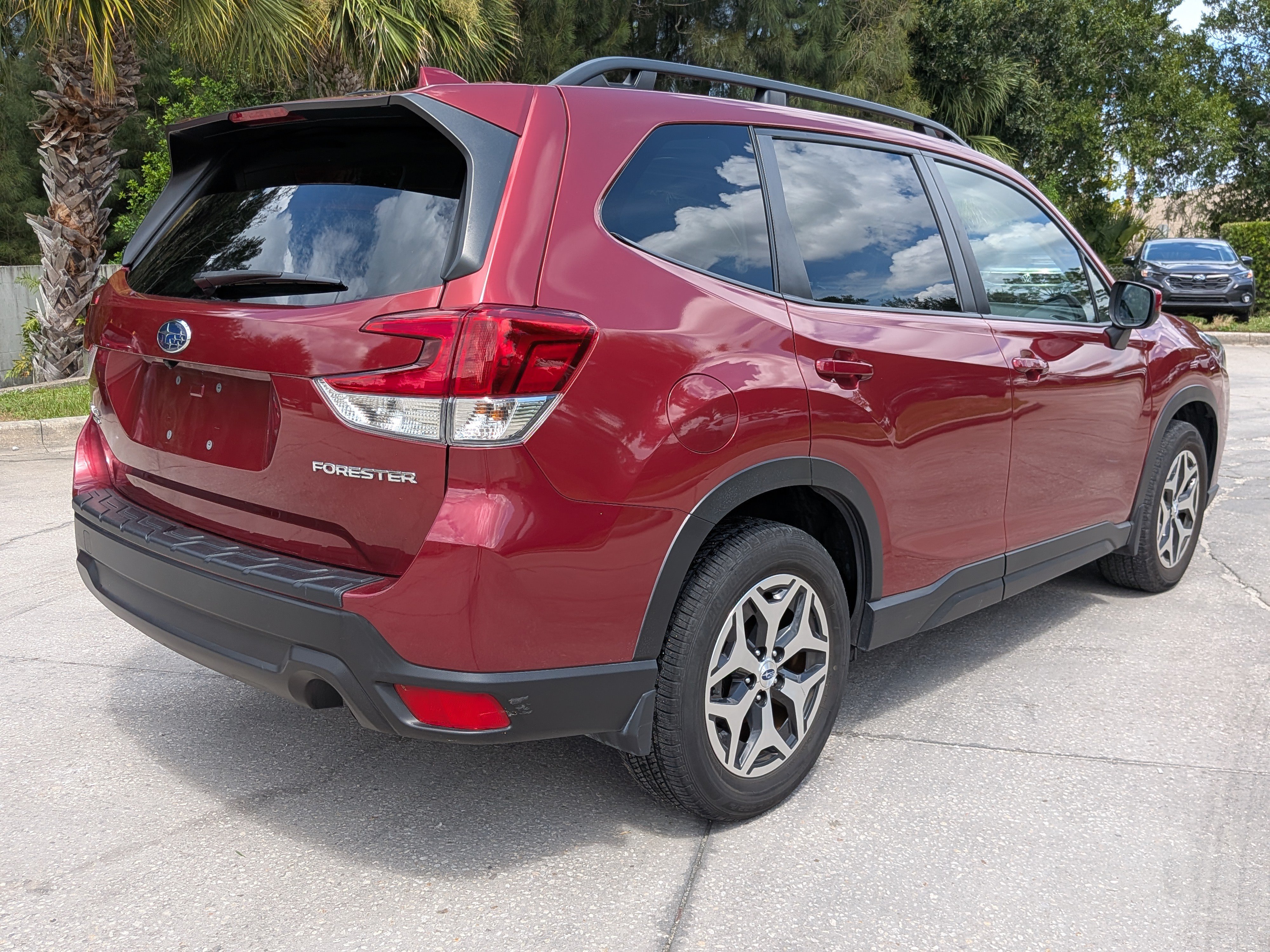 Certified 2023 Subaru Forester Premium AWD/4WD image 4