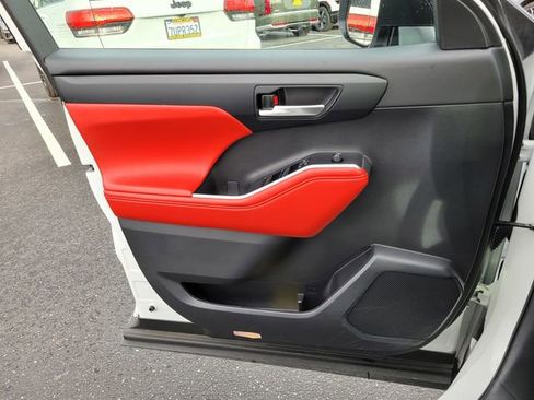 Used 2023 Toyota Highlander XSE image 27