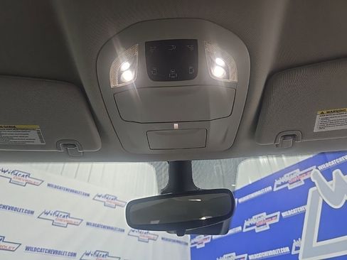 Used 2024 Chrysler Pacifica Touring-L image 31