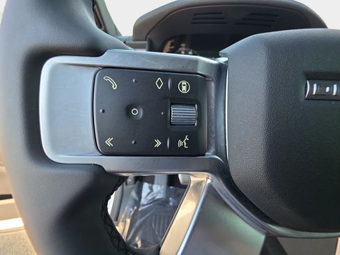 Certified 2025 Land Rover Discovery Dynamic SE AWD/4WD image 17