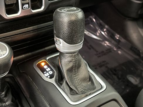 Used 2019 Jeep Wrangler Unlimited Sport S image 19