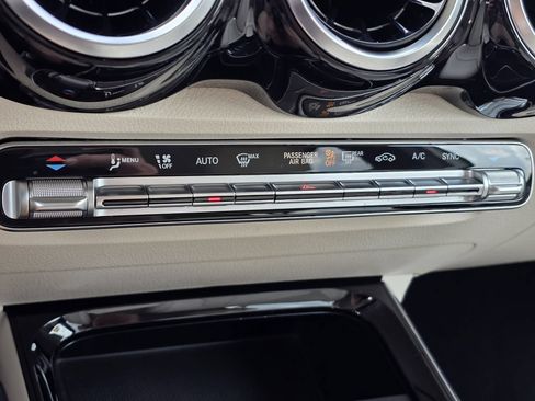 Used 2021 Mercedes-Benz GLB 250 image 24