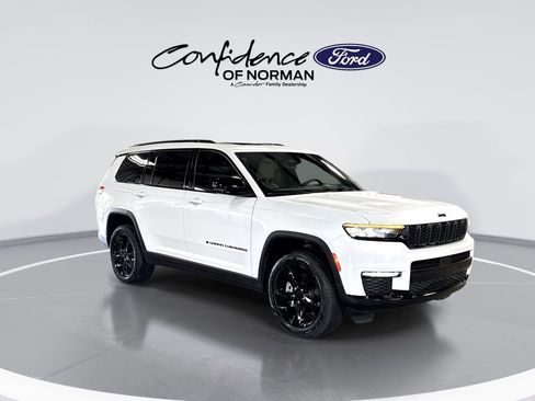 Used 2024 Jeep Grand Cherokee L Limited w/ Black Appearance Package image 11