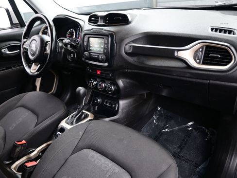 Used 2017 Jeep Renegade Latitude w/ Cold Weather Group AWD/4WD image 14