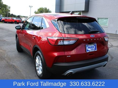Used 2022 Ford Escape SE w/ Cold Weather Package FWD image 3