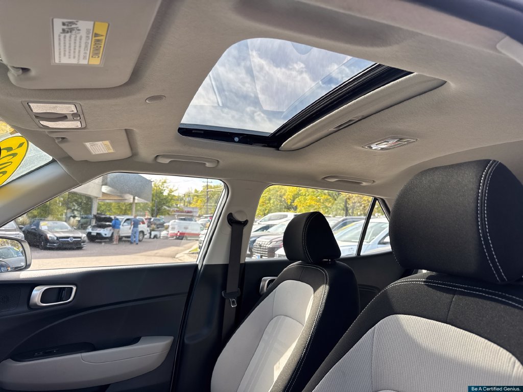 Certified 2025 Hyundai Venue SEL FWD image 42