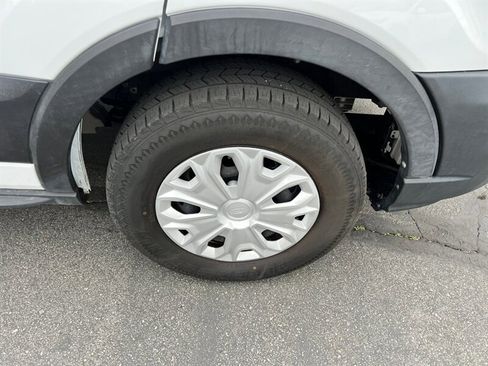 Used 2022 Ford E-Transit 148 High Roof Extended image 7