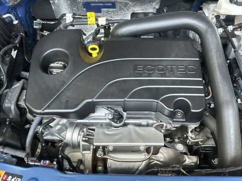 Used 2025 Chevrolet Equinox LT w/ Safety and Technology Package FWD image 12