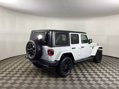 Used 2022 Jeep Wrangler Unlimited Sahara w/ Cold Weather Group image 2