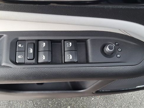 Certified 2023 Jeep Compass Limited w/ Sun and Sound Group image 29