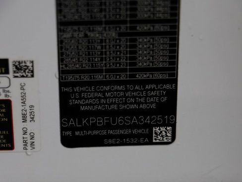 New 2025 Land Rover Range Rover Long Wheelbase SE image 24