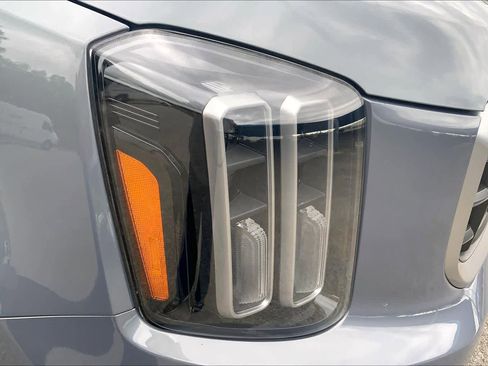 Used 2025 Kia Telluride S image 28