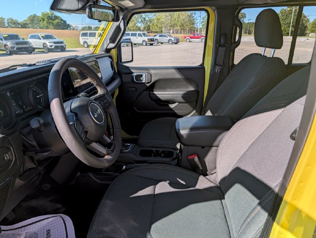 Used 2024 Jeep Wrangler Unlimited w/ Dual Top Group AWD/4WD image 9