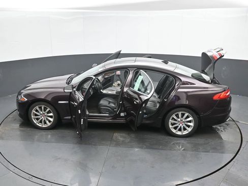 Used 2015 Jaguar XF Premium image 48