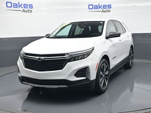 Used 2022 Chevrolet Equinox LT w/ LPO, Blackout Package FWD image 4
